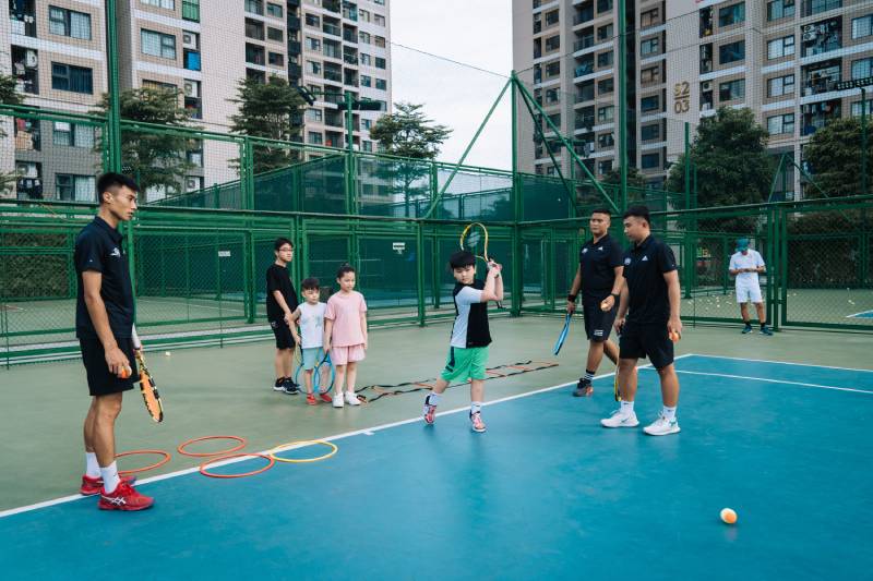 học tennis trẻ em bài bản chuyên nghiệp