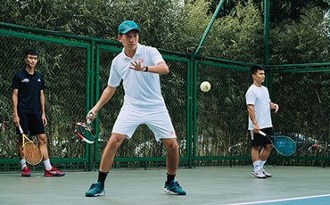 dạy tennis nâng cao cho học viên