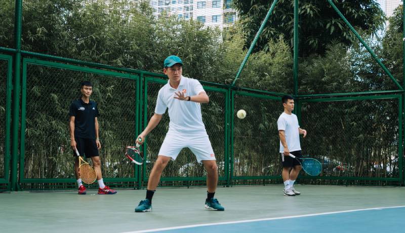 Dạy tennis nâng cao cho học viên tại MST